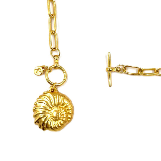 Amaranta Collar Broche al Frente