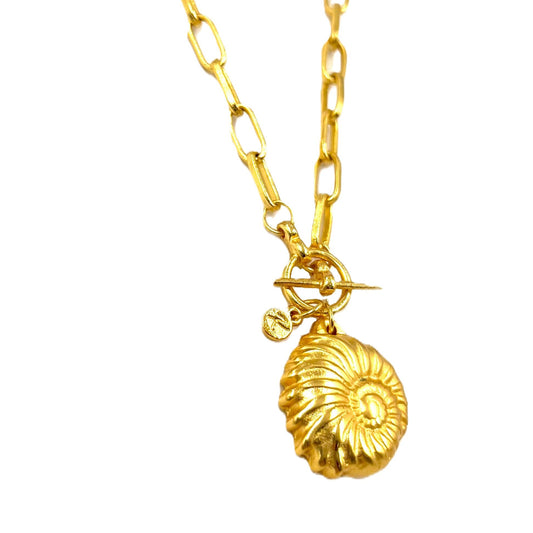 Amaranta Collar Broche al Frente